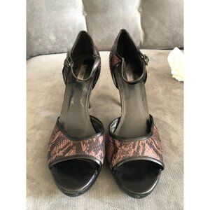 New Tahari Open Toed Sandals Snake Print 9.5‎
